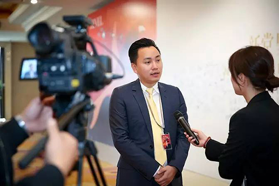 會后，堂皇集團副總裁荊璟接受媒體采訪1.jpg